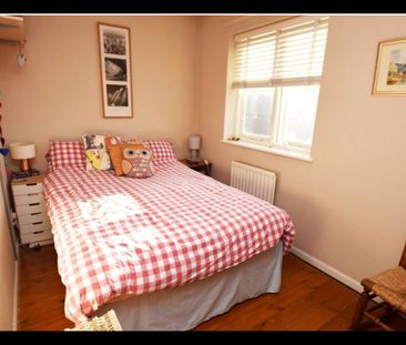 2 Bed Semi-Detached House, Grange Close, LS10 - Photo 2