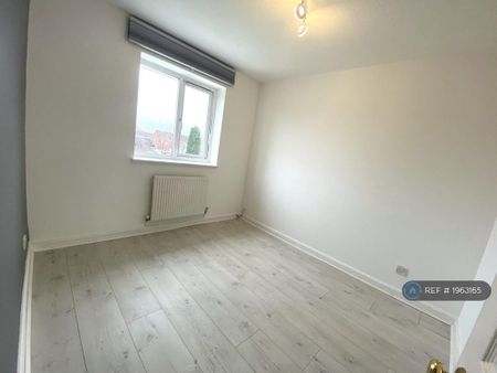 4 bedroom detached house to rent - Photo 4