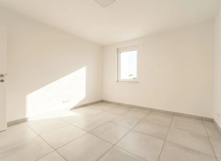 Exklusive Mietwohnung – Erstbezug in hochwertig gebautem Wohnhaus - Großer Gemeinschaftsgarten in toller Ruhelage - Foto 4