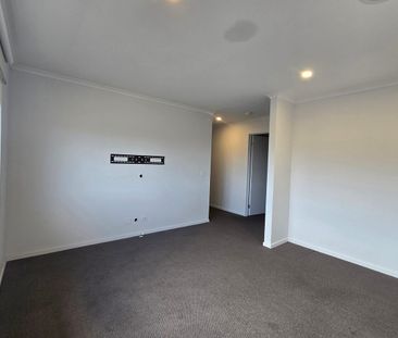 Modern & Spacious Family Home! - Photo 4