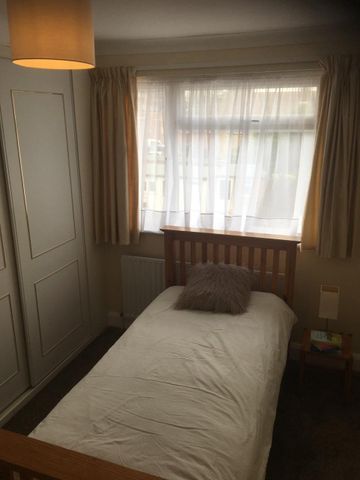 3 Bed Semi-Detached House, Hillfield Avenue, NW9 - Photo 5