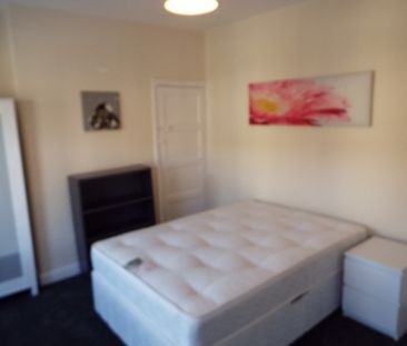 Fantastic 4 Bedroom Student House - Photo 4