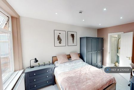 1 bedroom in a house share to rent - Photo 4