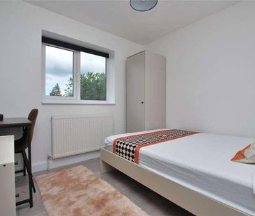 Broomfield, Guildford, Surrey, GU2 - Photo 6