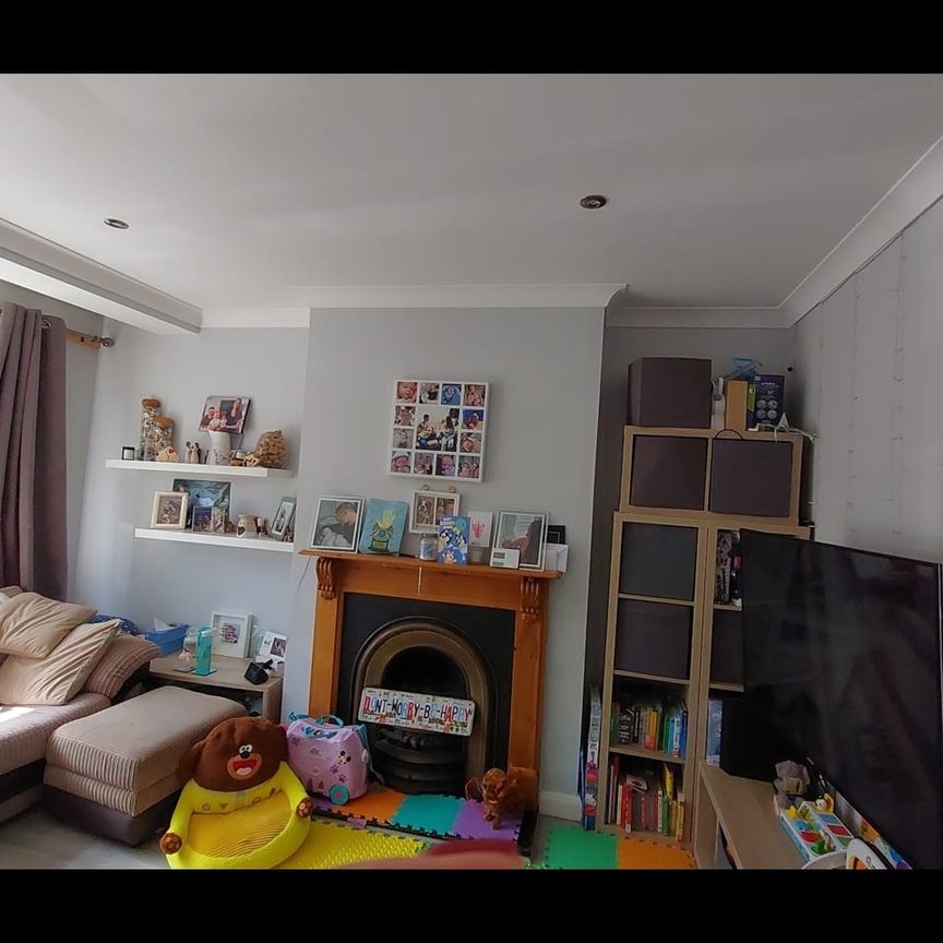 3 Bed Terraced House, Braemar Avenue, CR2 - Photo 1