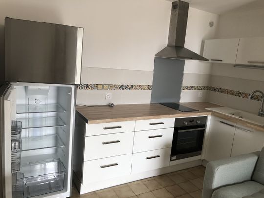 Location Appartement 2 pièces 40m² SANARY SUR MER 83110 - Photo 1