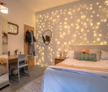 Contemporary 5 bed property on Coburn Street - Photo 3