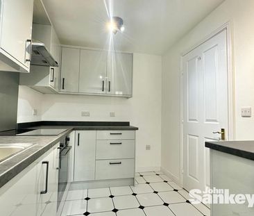 3 bedroom semi-detached house to rent - Photo 5