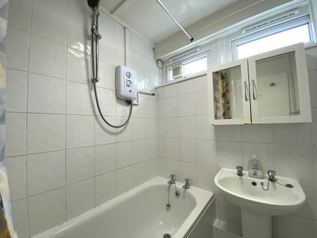 Long Meadow Way, Canterbury - Photo 3