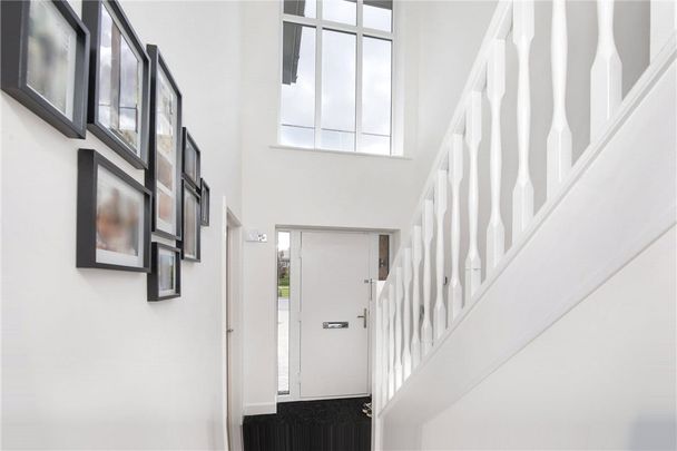 Stylish and contemporary five bedroom, three bathroom property in the desirable village of Green Hammerton. - Photo 1