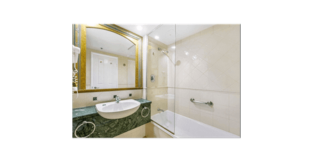 Fully furnished studio with ocean views from balcony - Photo 4