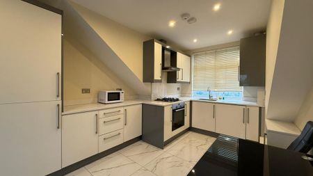 3 bedroom flat to rent - Photo 3