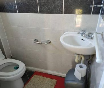 4 bedroom semi-detached house to rent - Photo 3