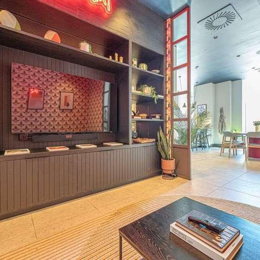 Uncle Colindale, Colindale, NW9 - Photo 1