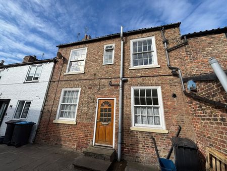 2 bedroom terraced house to rent - Photo 2