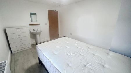 1 bedroom in a house share to rent - Photo 3