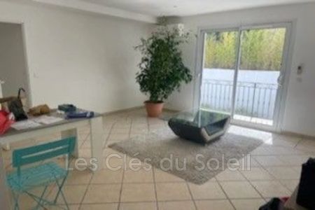 Location appartement 3 pièces 55 m² Sainte-Maxime - Photo 2