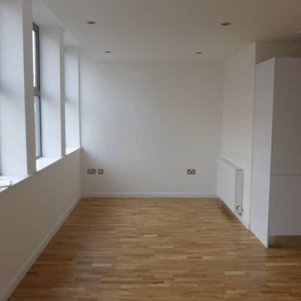 Studio to rent - Photo 1