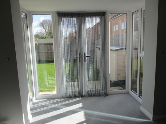 3 bedroom semi-detached house to rent - Photo 1
