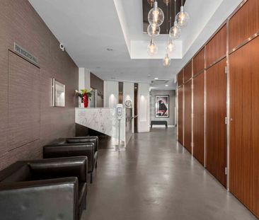 Apartment in the Heart of the City with Pool and Gym! - Photo 3