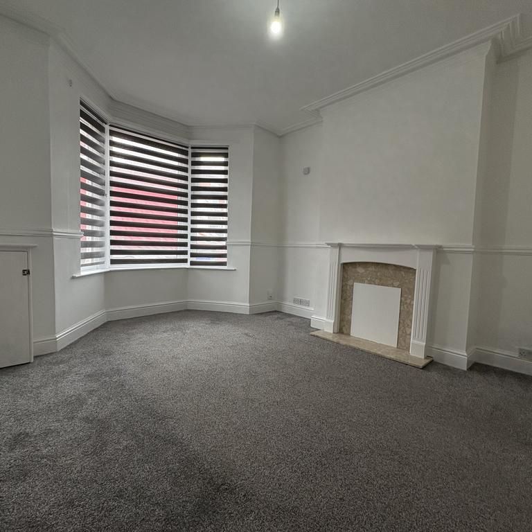 3 bedroom end of terrace house to rent - Photo 1