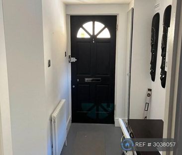 1 bedroom in a flat share to rent - Photo 5