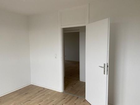 *Frisch renovierte 3-Zimmerwohnung mit Balkon und toller Aussicht* - Photo 4