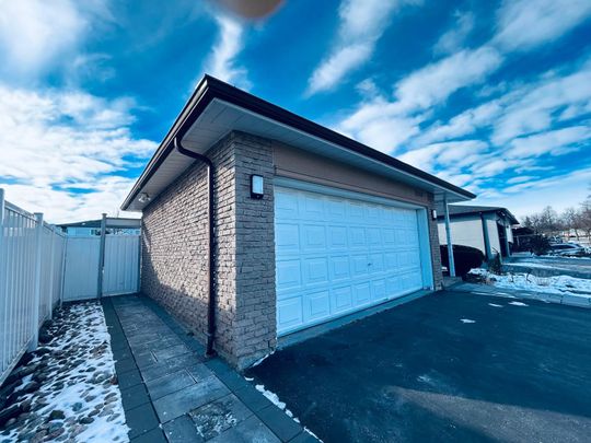 For Lease - 3260 Oakglade Crescent Unit# basement, Mississauga, Ontario - Photo 1