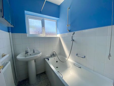 3 bedroom detached bungalow to rent - Photo 5