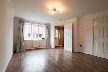 4 bedroom semi-detached house to rent - Photo 2