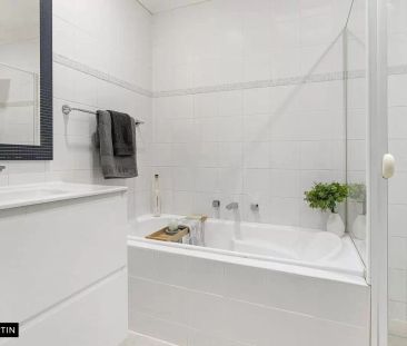 MGM MARTIN - TWO BEDROOM APARTMENT - Photo 6