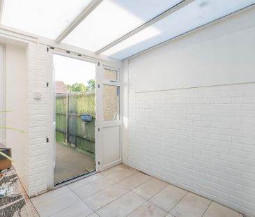 3 bedroom end of terrace house to rent - Photo 4