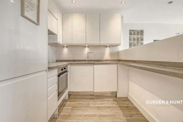 140 High Street, Colchester - Photo 1