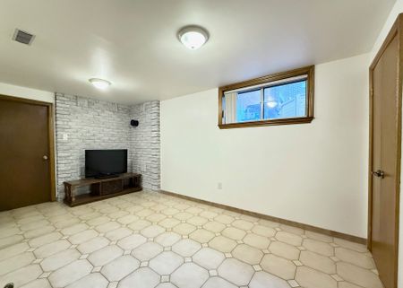 For Lease - 15 Newell Court Unit# BSMT, Toronto, Ontario - Photo 5