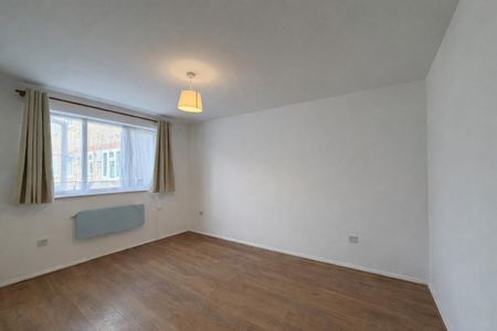 2 Bedroom Flat - Purpose Built To Let - Photo 3