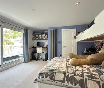 6 Bedroom House - Photo 1
