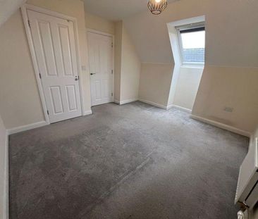 4 bedroom semi-detached house to rent - Photo 5