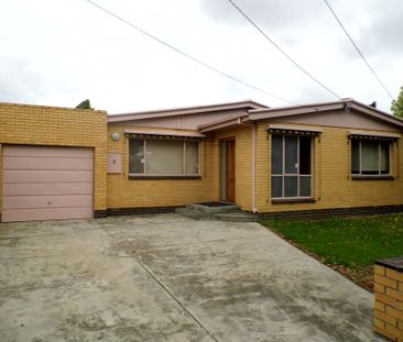3 BEDROOM HOUSE IN THE HEART OF ALTONA - Photo 4