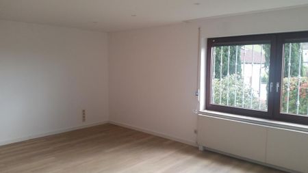 <h1 class="md:text-xl md:leading-6 mt-4 md:mt-10 lg:mb-6 mb-3 text-primary-500 font-semibold text-base leading-5"> Wohnung in Remshalden </h1> - Photo 2