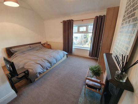 3 bedroom semi-detached house to rent - Photo 3