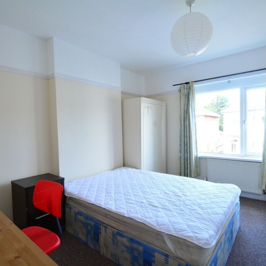 Premium 5 Double Bed Student House on Parker Road - Photo 1