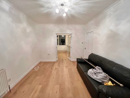 3 Bed Terraced House, Somerset Avenue, LE4 - Photo 4