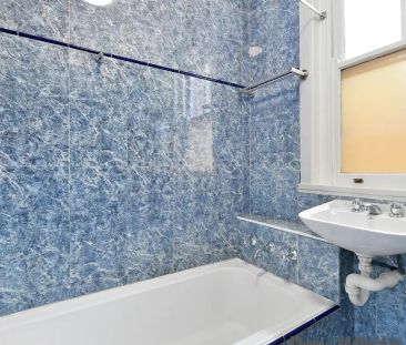 Spacious four bedroom house in perfect position - Photo 6
