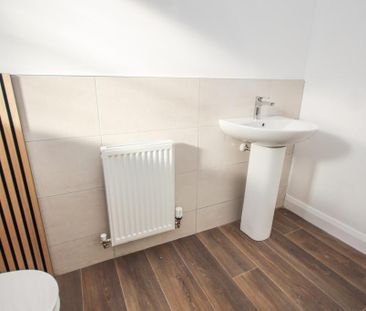 4 bedroom detached house to rent - Photo 4