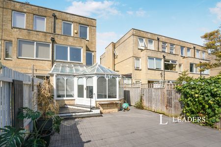 4 bedroom semi-detached to rent East Approach Drive, Cheltenham, GL52 - Photo 5