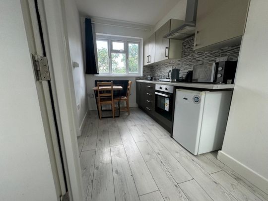 1 Bed Flat, Springbank Road, SE13 - Photo 1