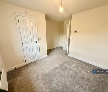 3 bedroom end of terrace house to rent - Photo 4