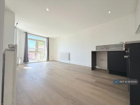 2 bedroom flat to rent - Photo 2