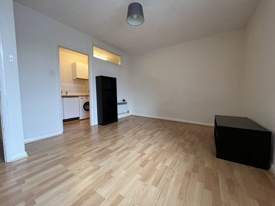 1 bed flat to rent in Westover Road, Bournemouth, BH1 - Photo 1