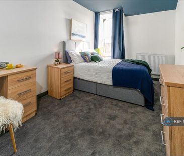 1 bedroom in a house share to rent - Photo 2